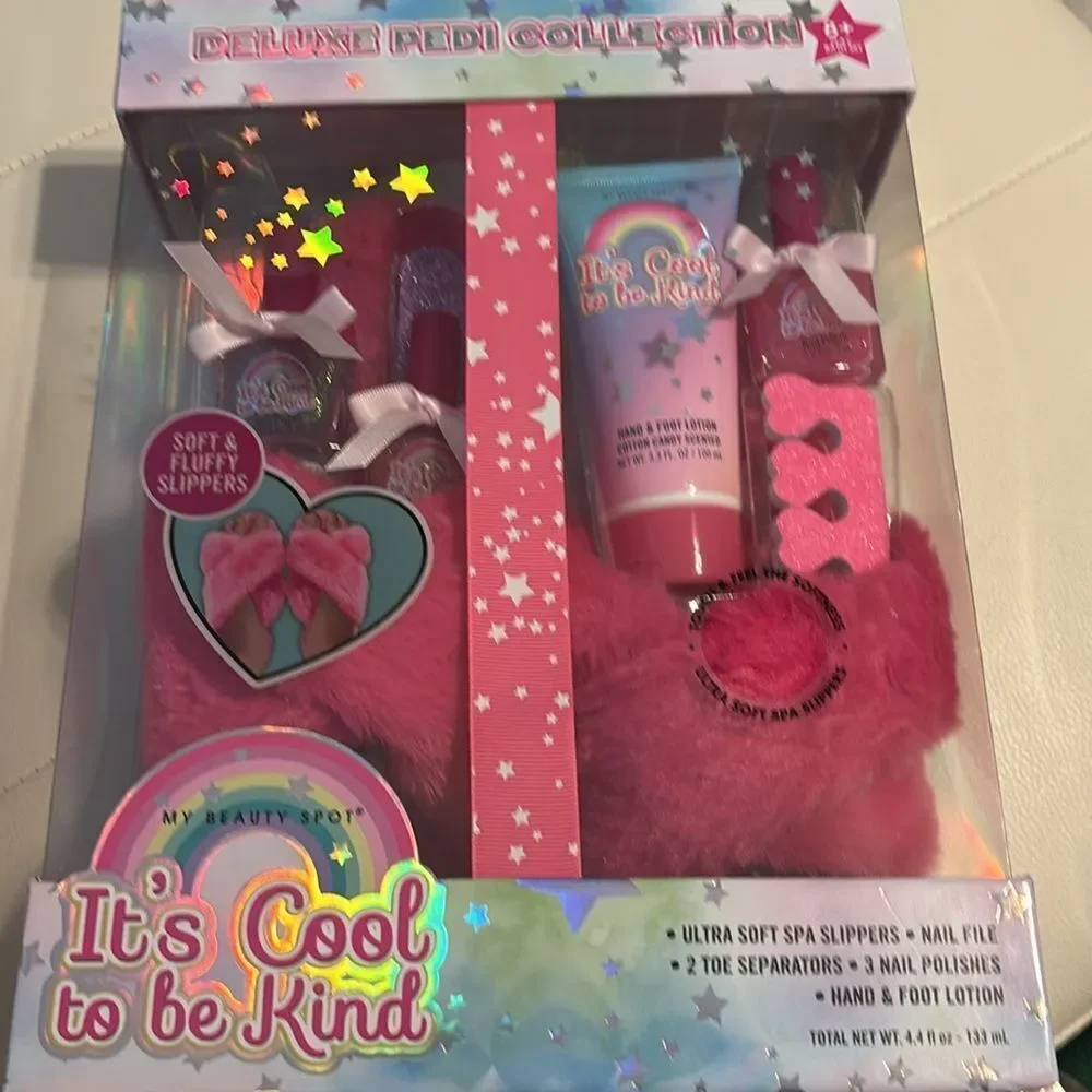 Valentine's Day perfect gift for your daughters. Pedi Collection